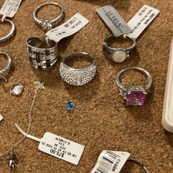 Big lot of ladies assorted beautiful jewelry in need of repairs, super deal!!! - Picture 7 of 10
